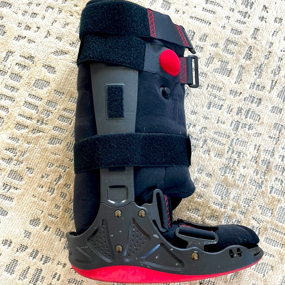 ProCare XcelTrax Air Tall Walker Brace Boot - Medium with Air Pump.